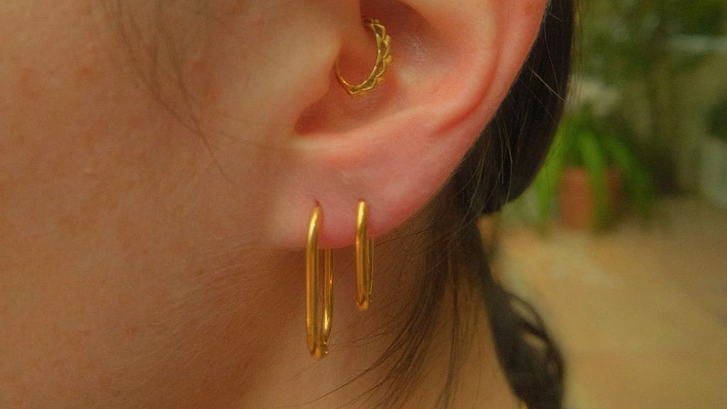 U shaped gold hoops