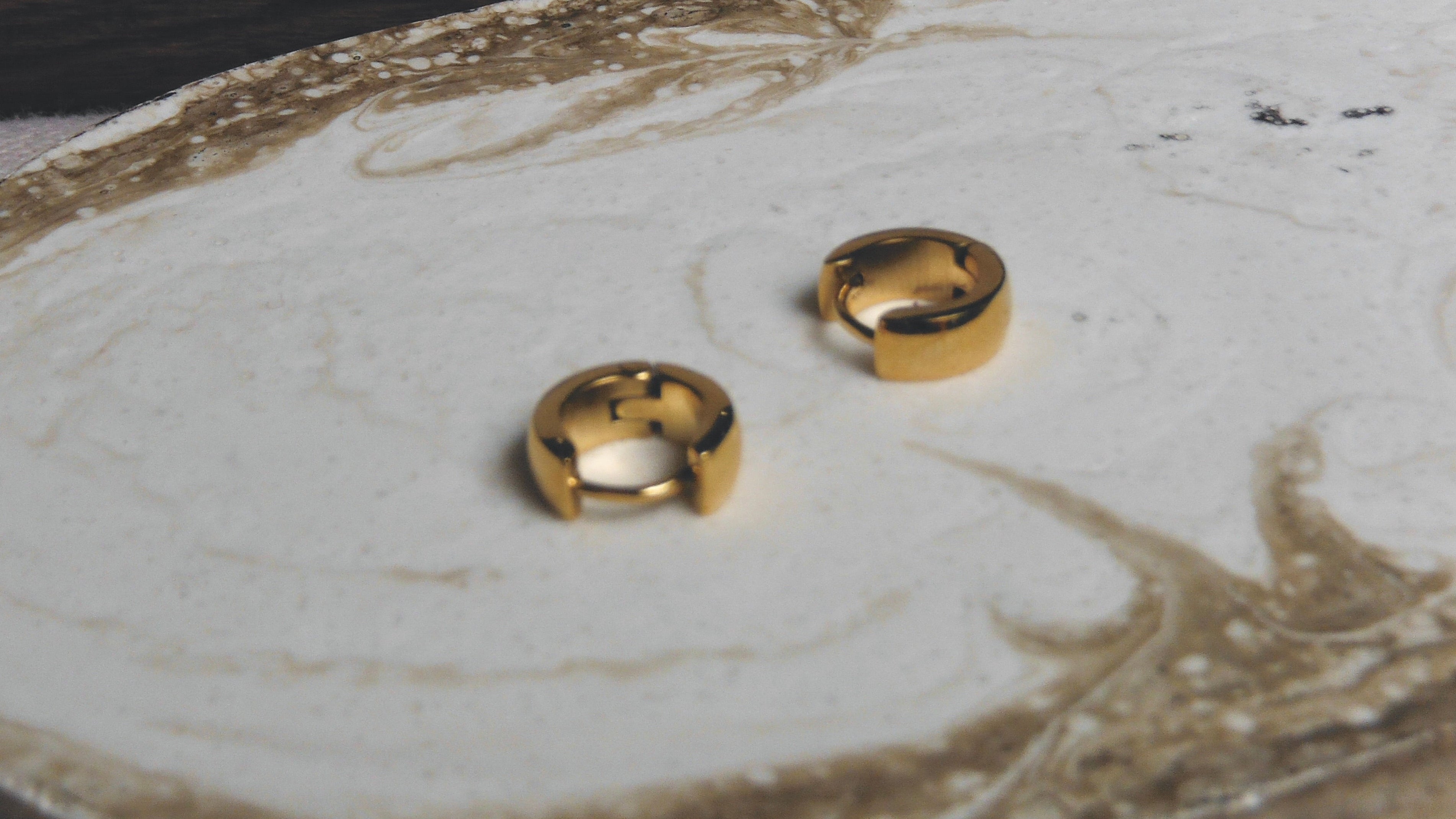 Vintage wide huggies