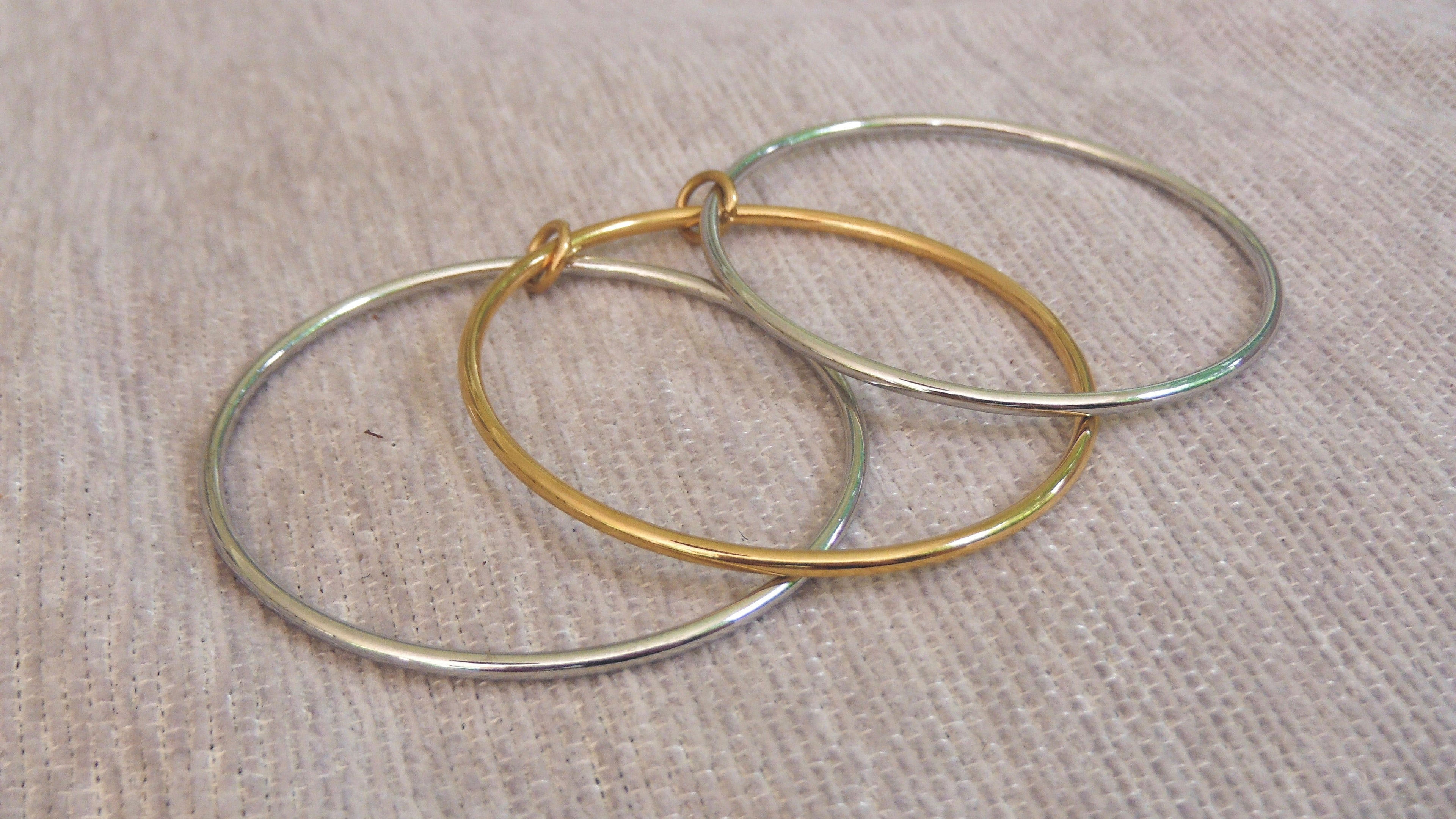 Three layer linked mixed metal bangle