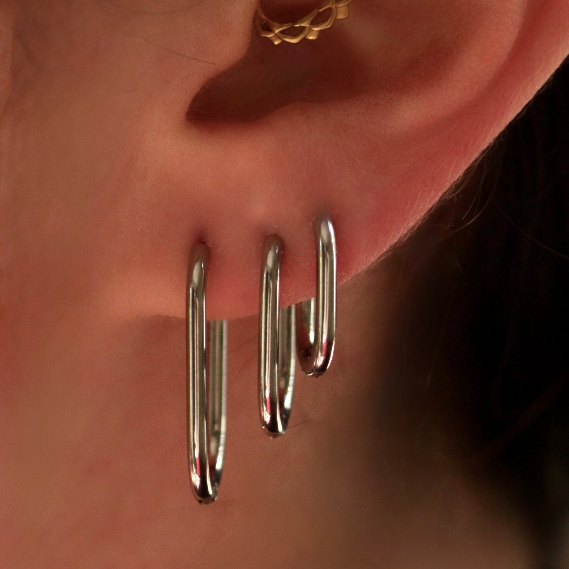 U shaped gold hoops