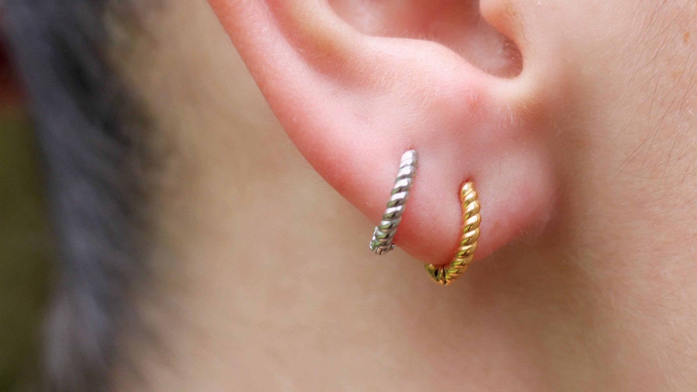 Simple twisted huggies