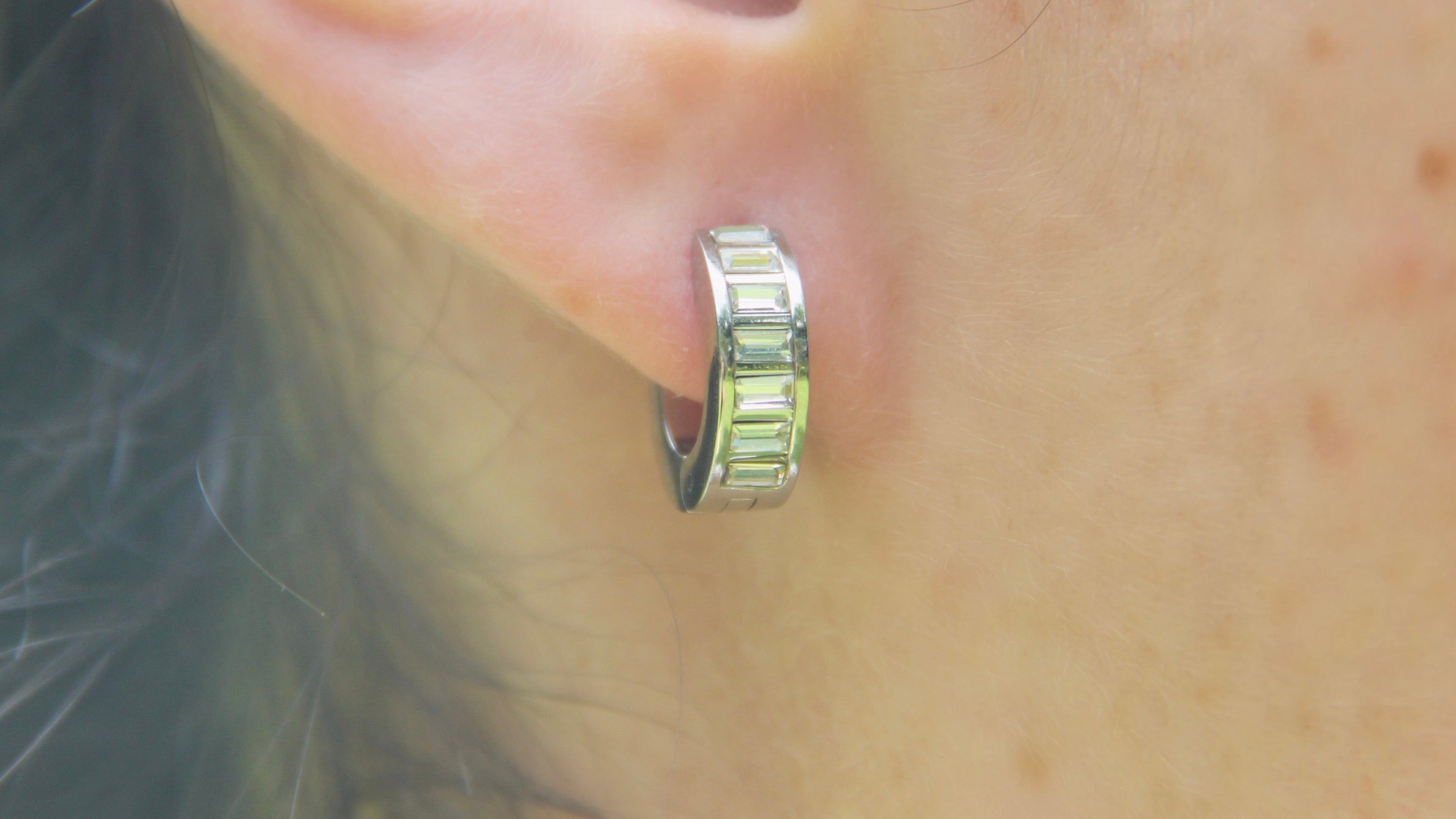 Chunky diamond square huggies