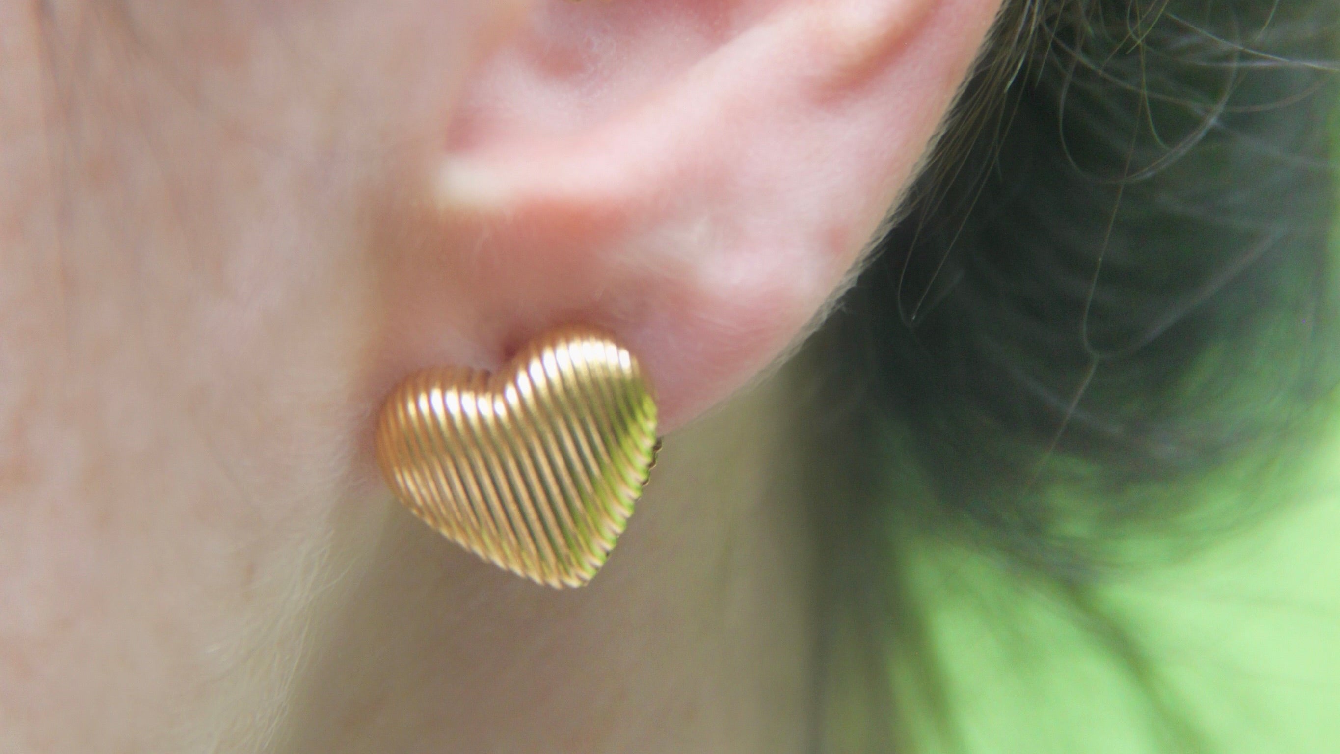 Ribbed clip earrings