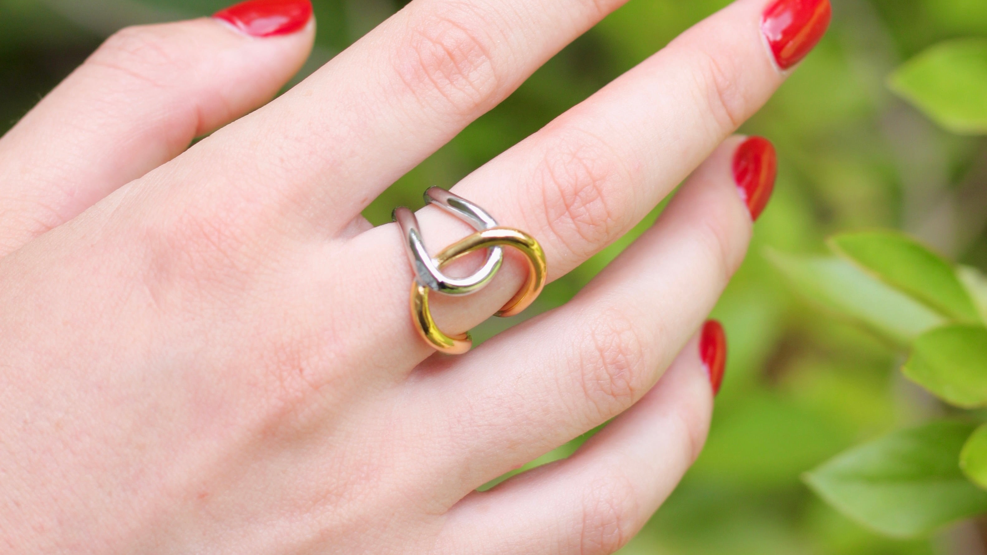 Mixed metal linked ring