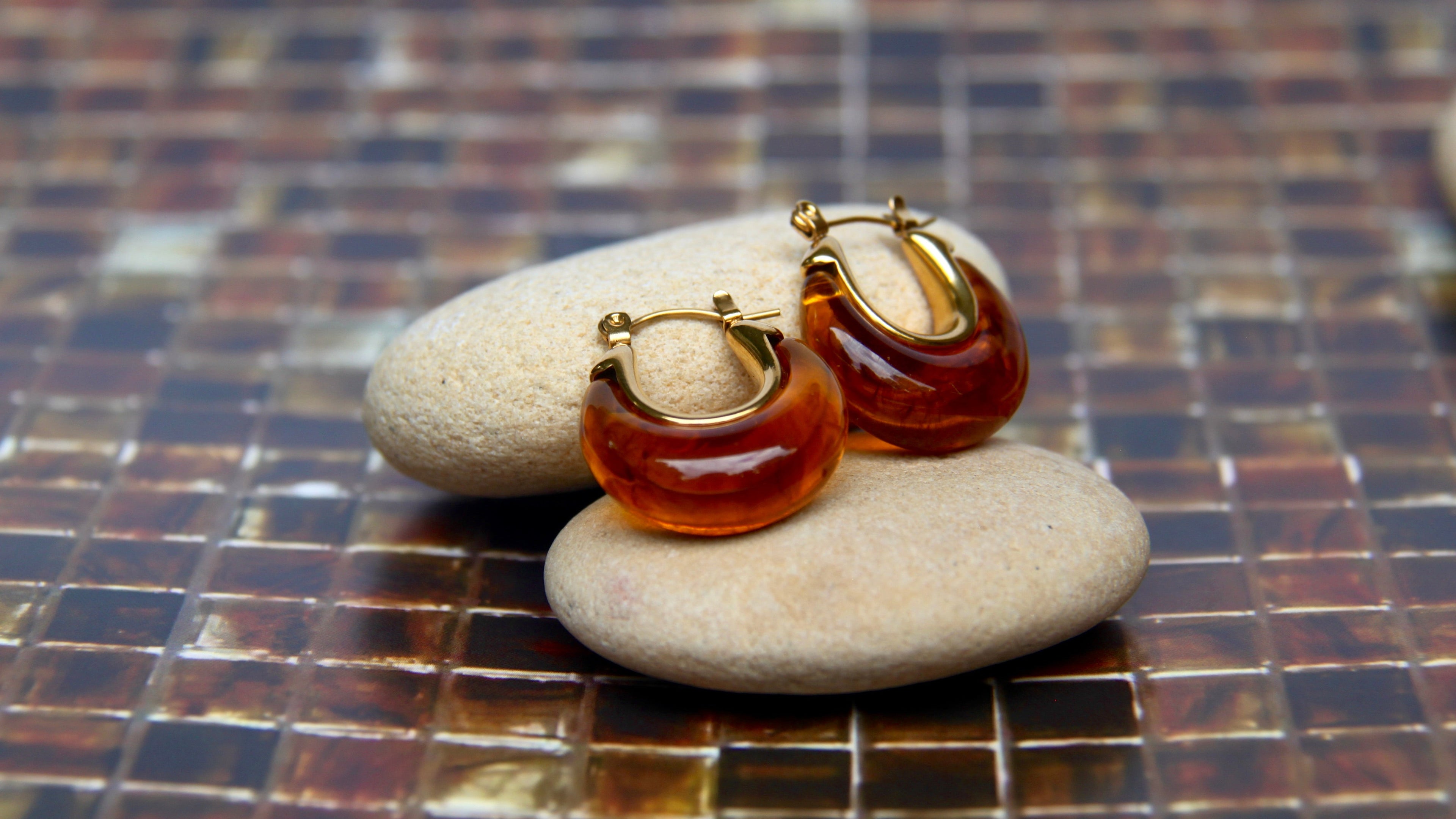 Tiger eye horseshoe hoops