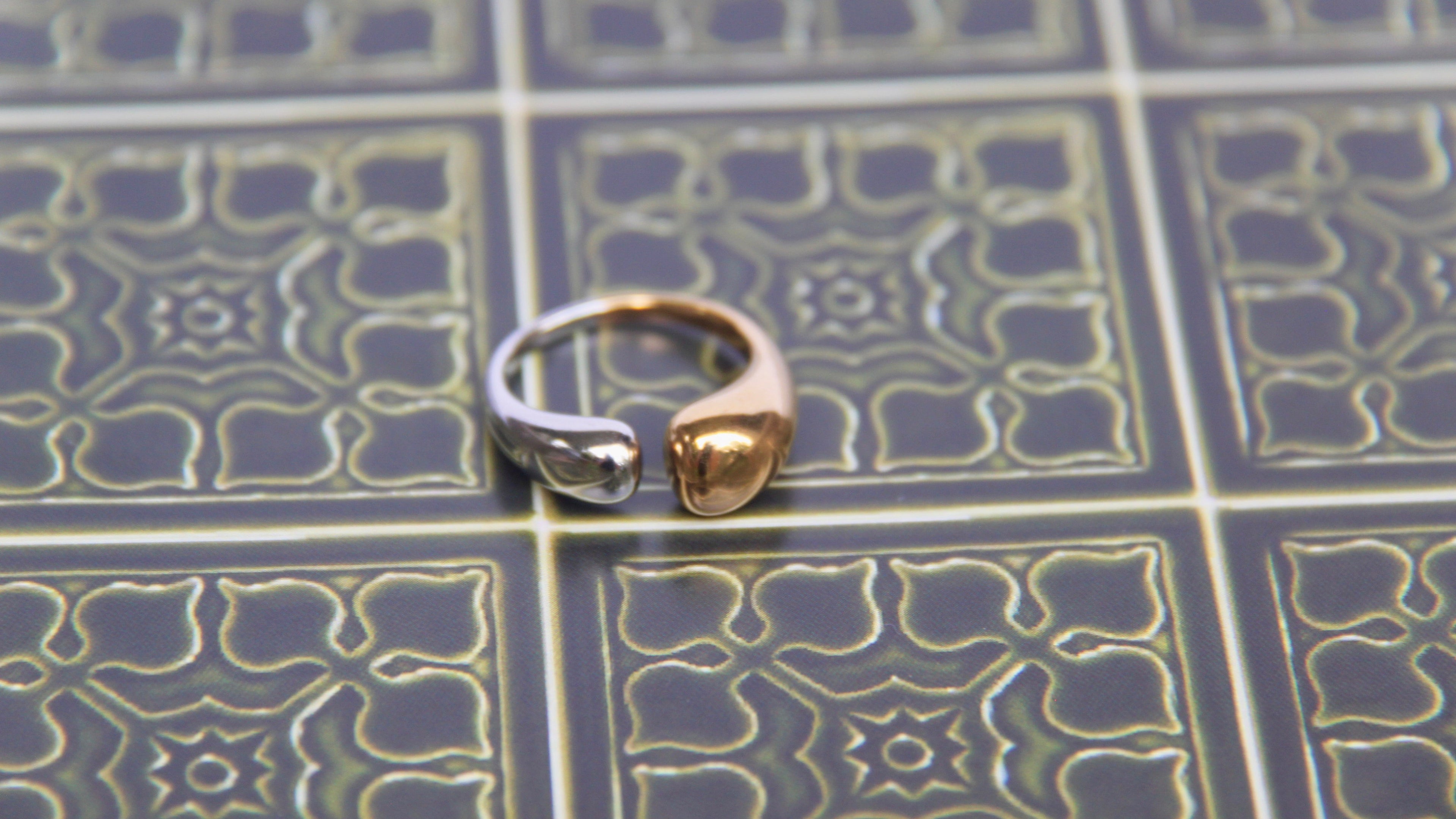 Oval gap ring