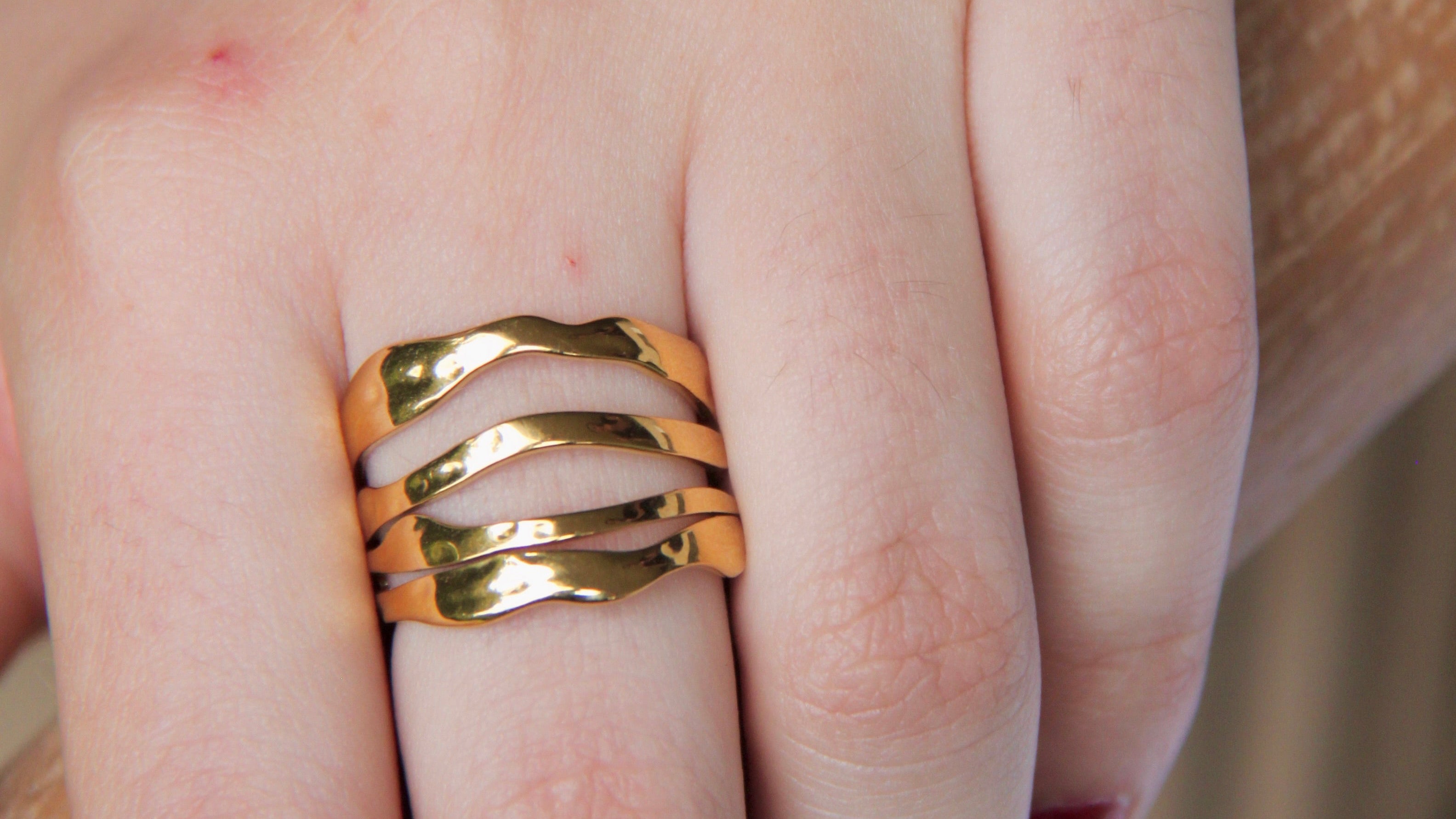 Quadruple uneven ring