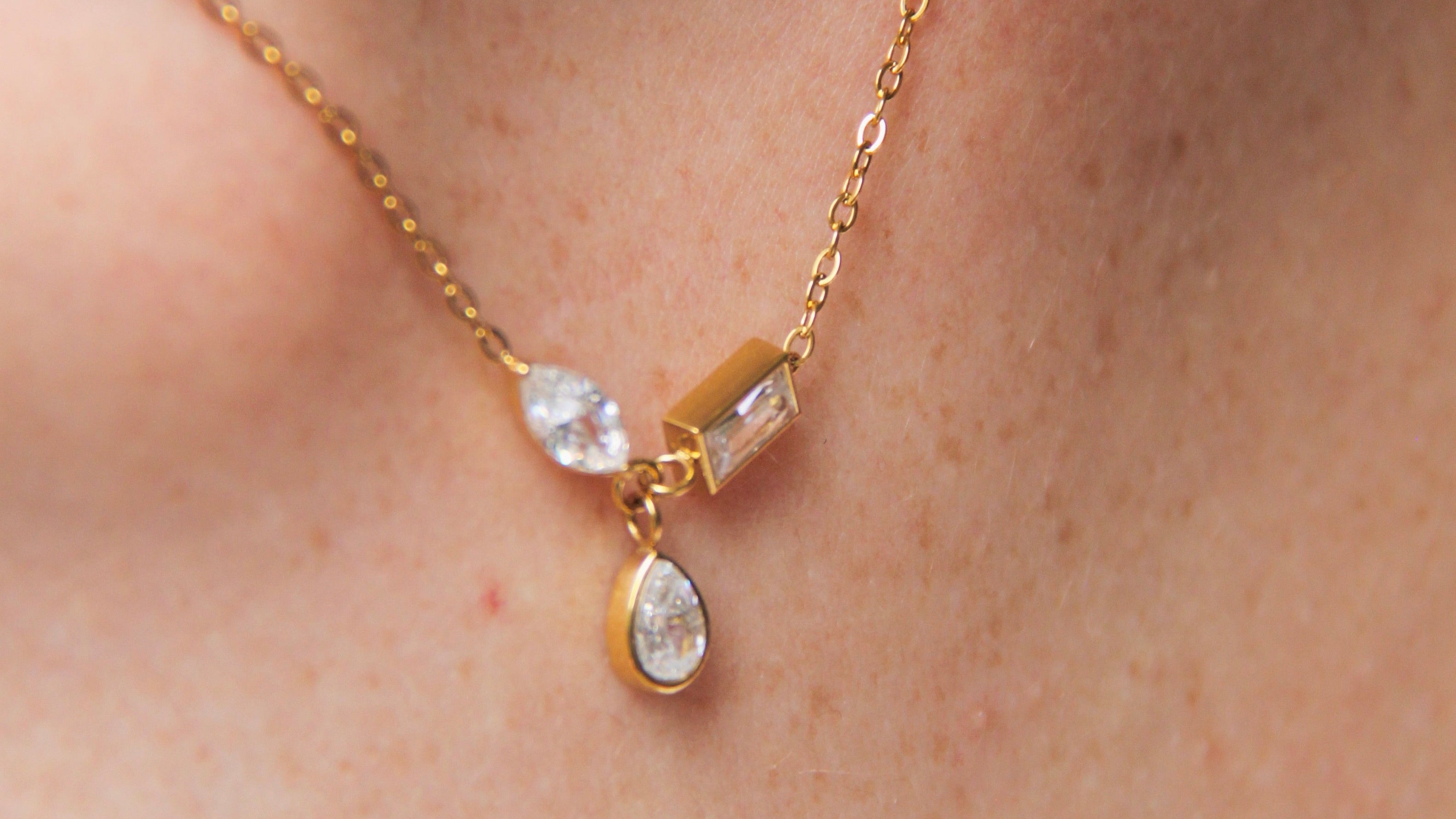 3 diamond shape necklace