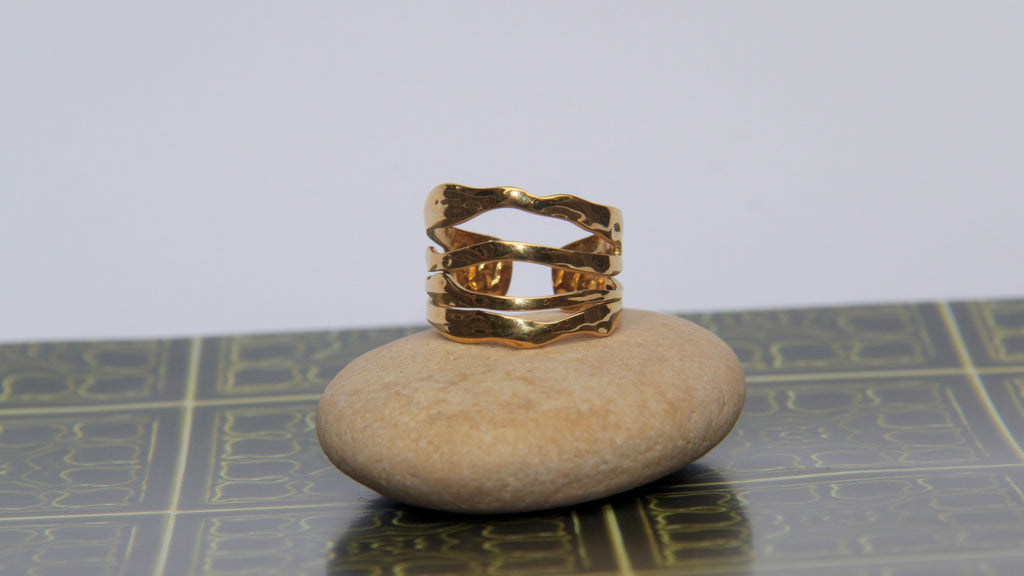 Quadruple uneven ring