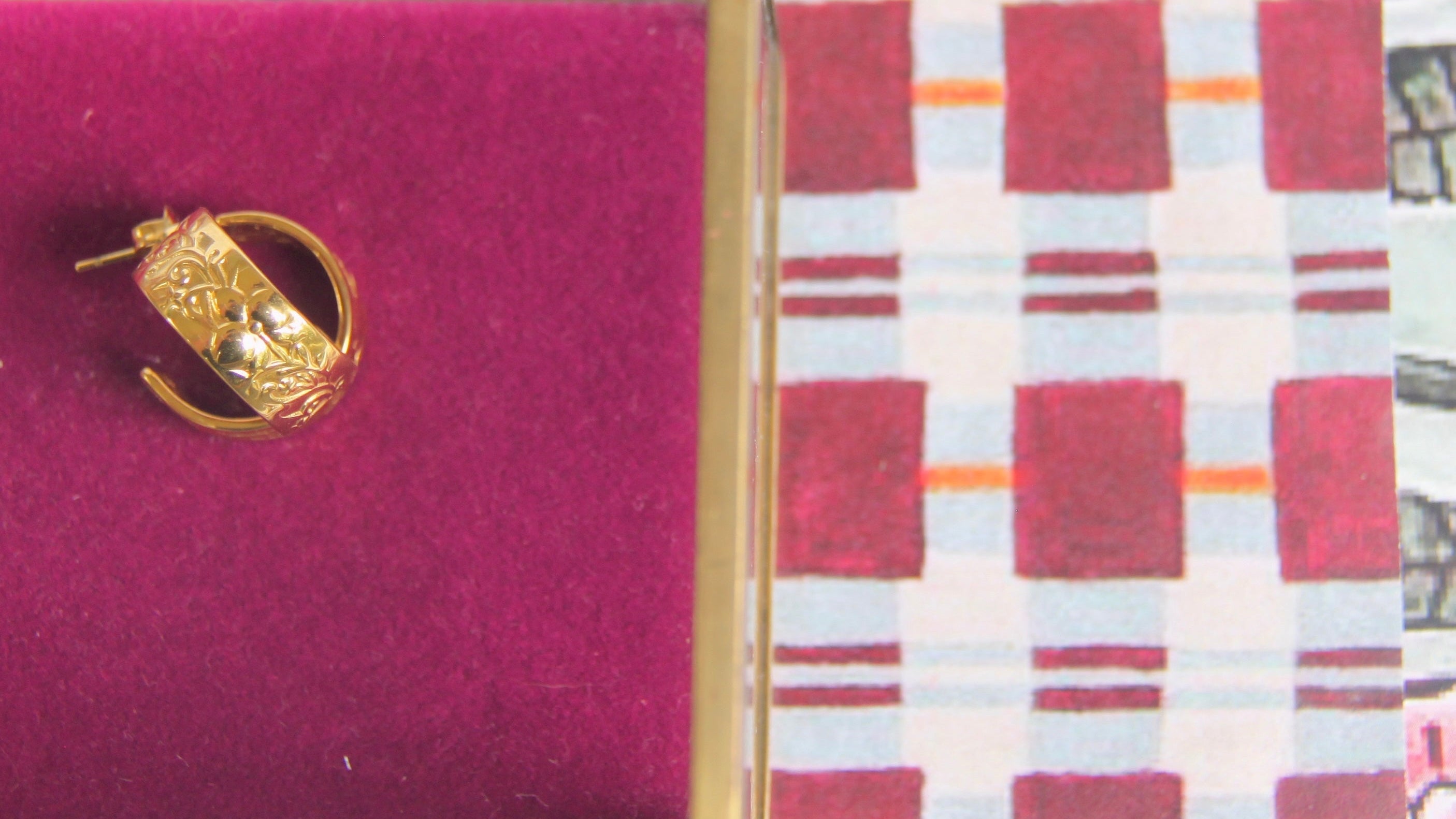 Detailed engraved hoops