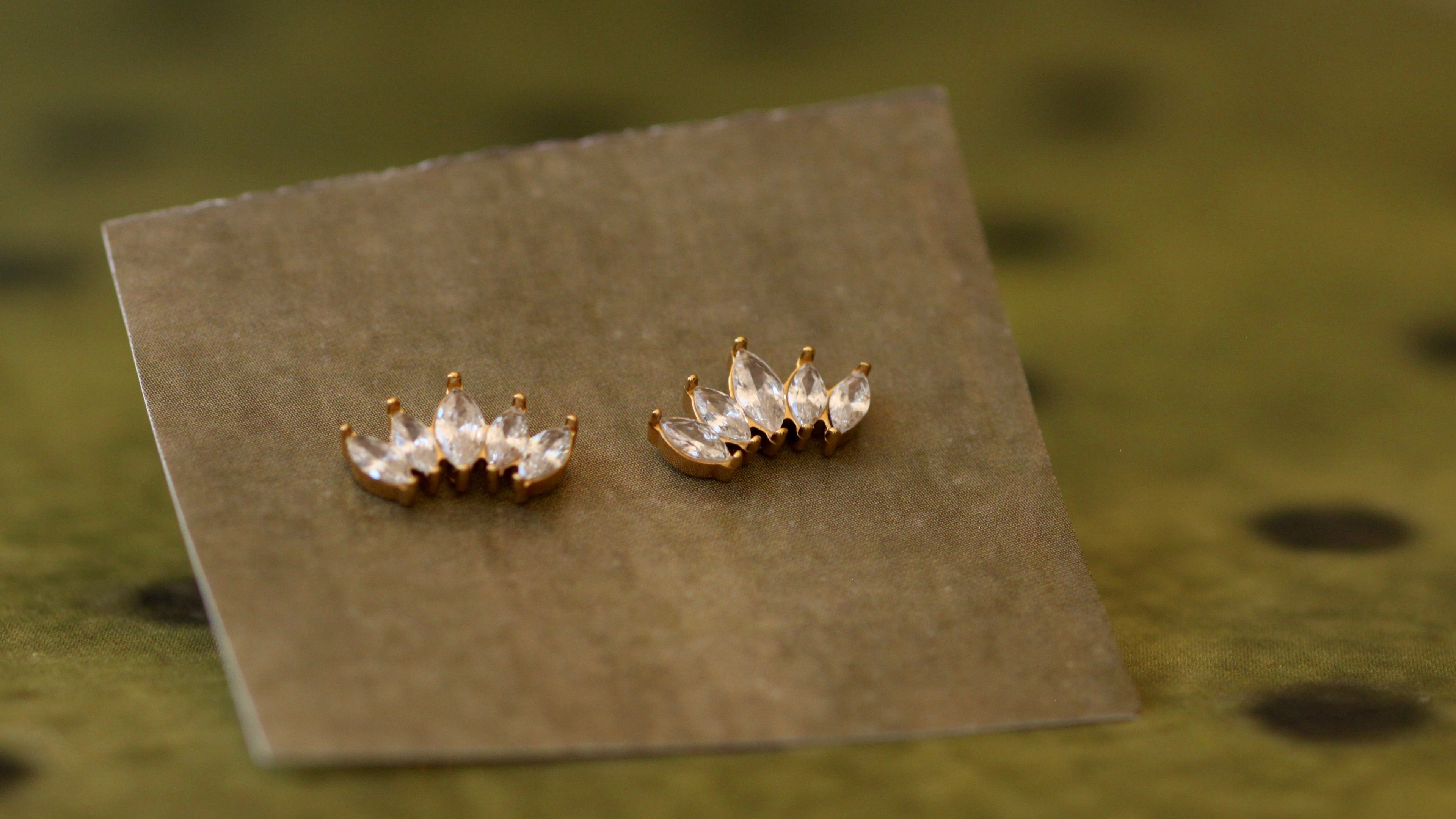 Half sun studs