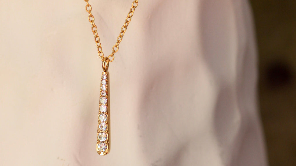 Long pendant diamond necklace