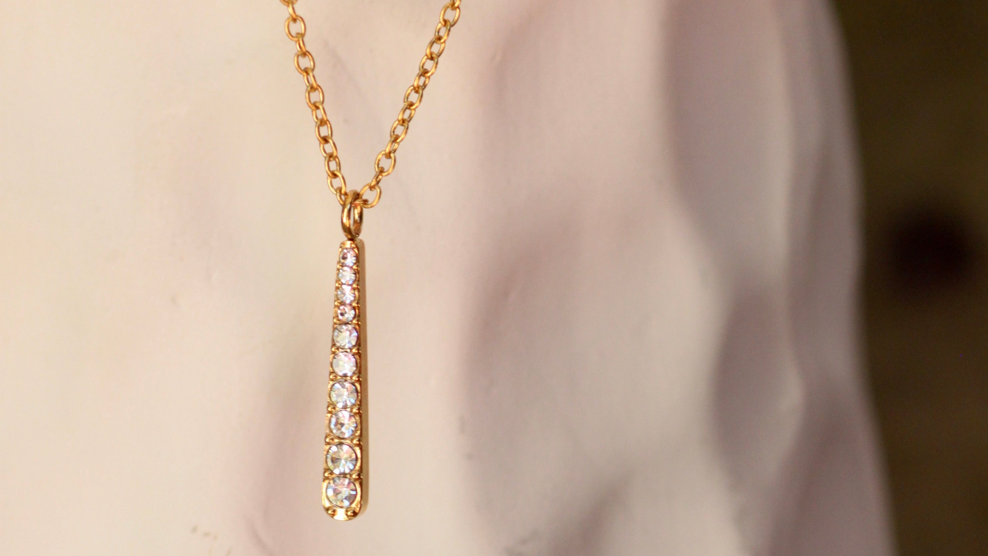 Long pendant diamond necklace