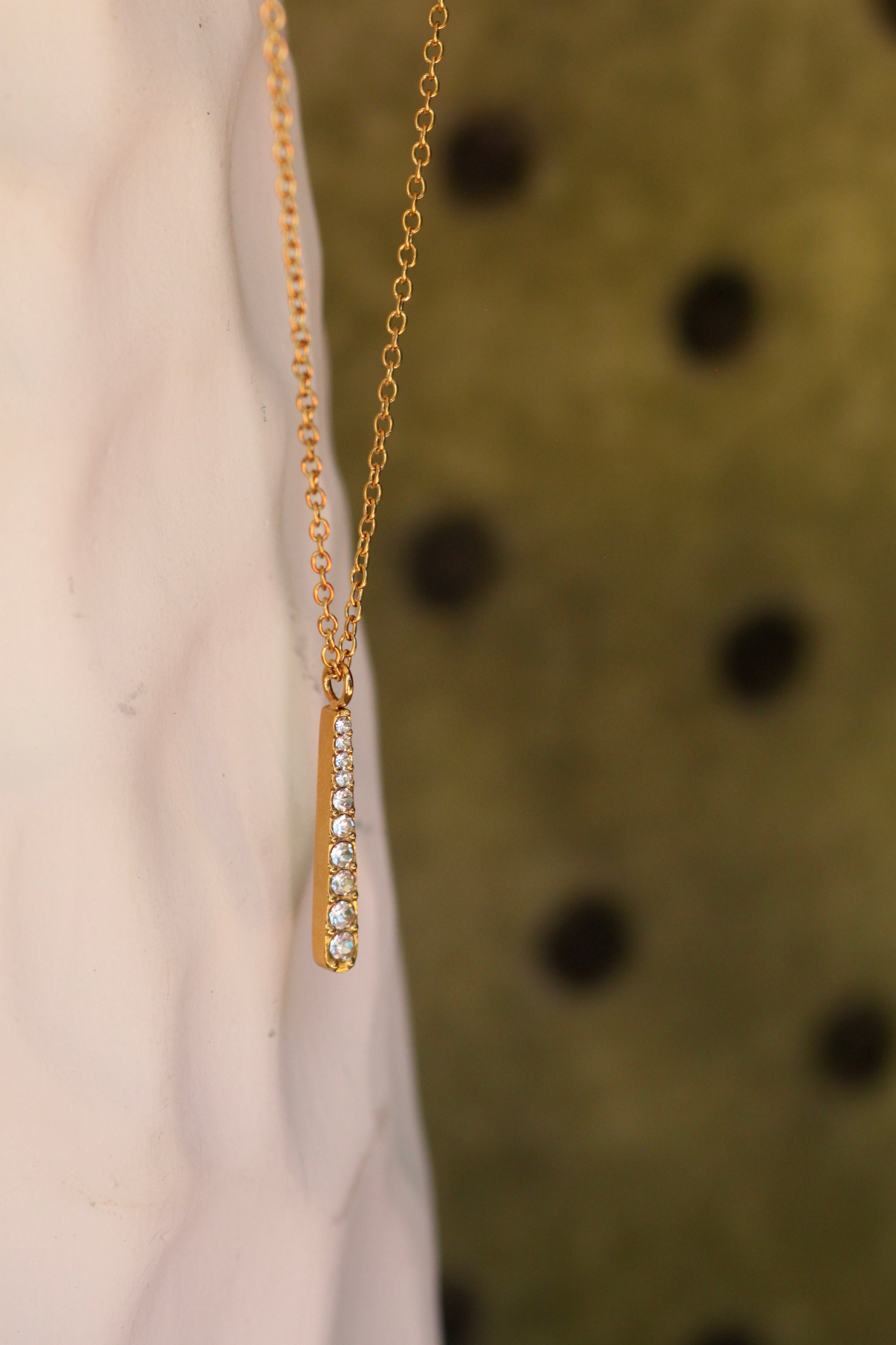 Long pendant diamond necklace