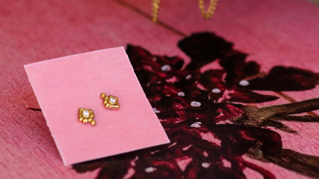 Trident studs