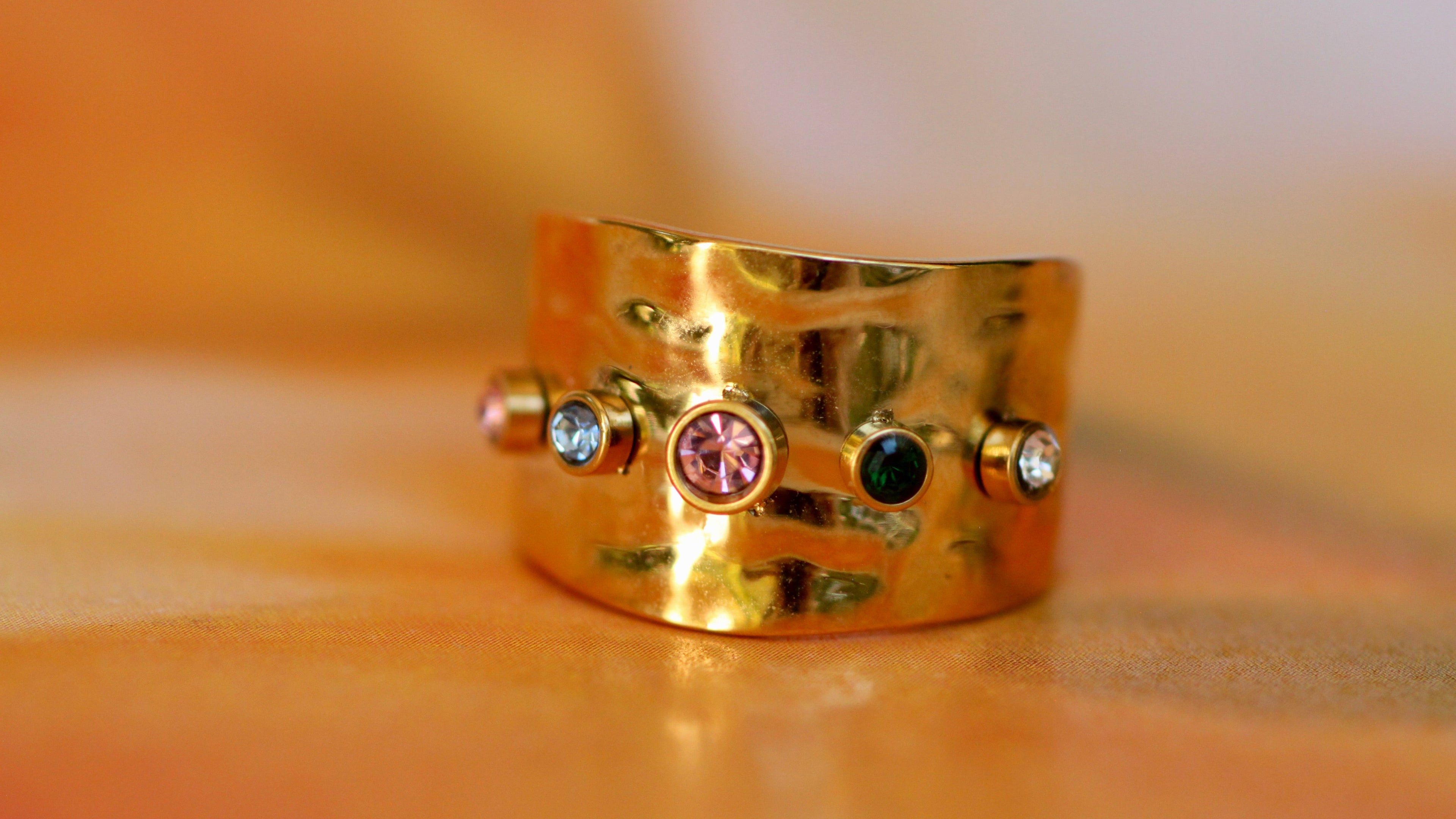 Colourful zircon gemstone ring