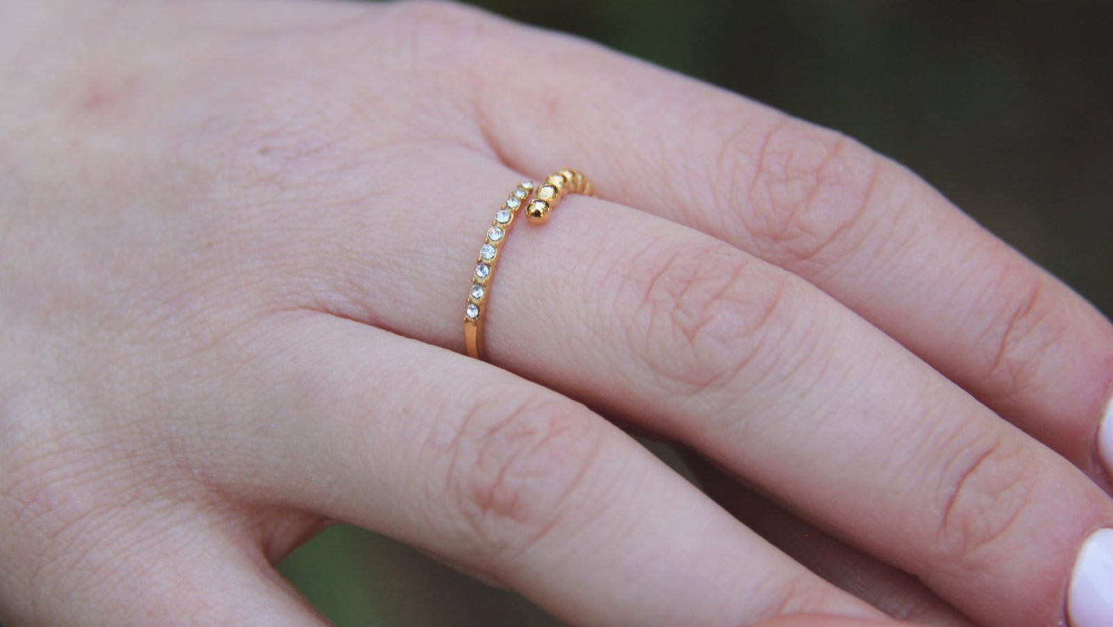 Elegant thin ring