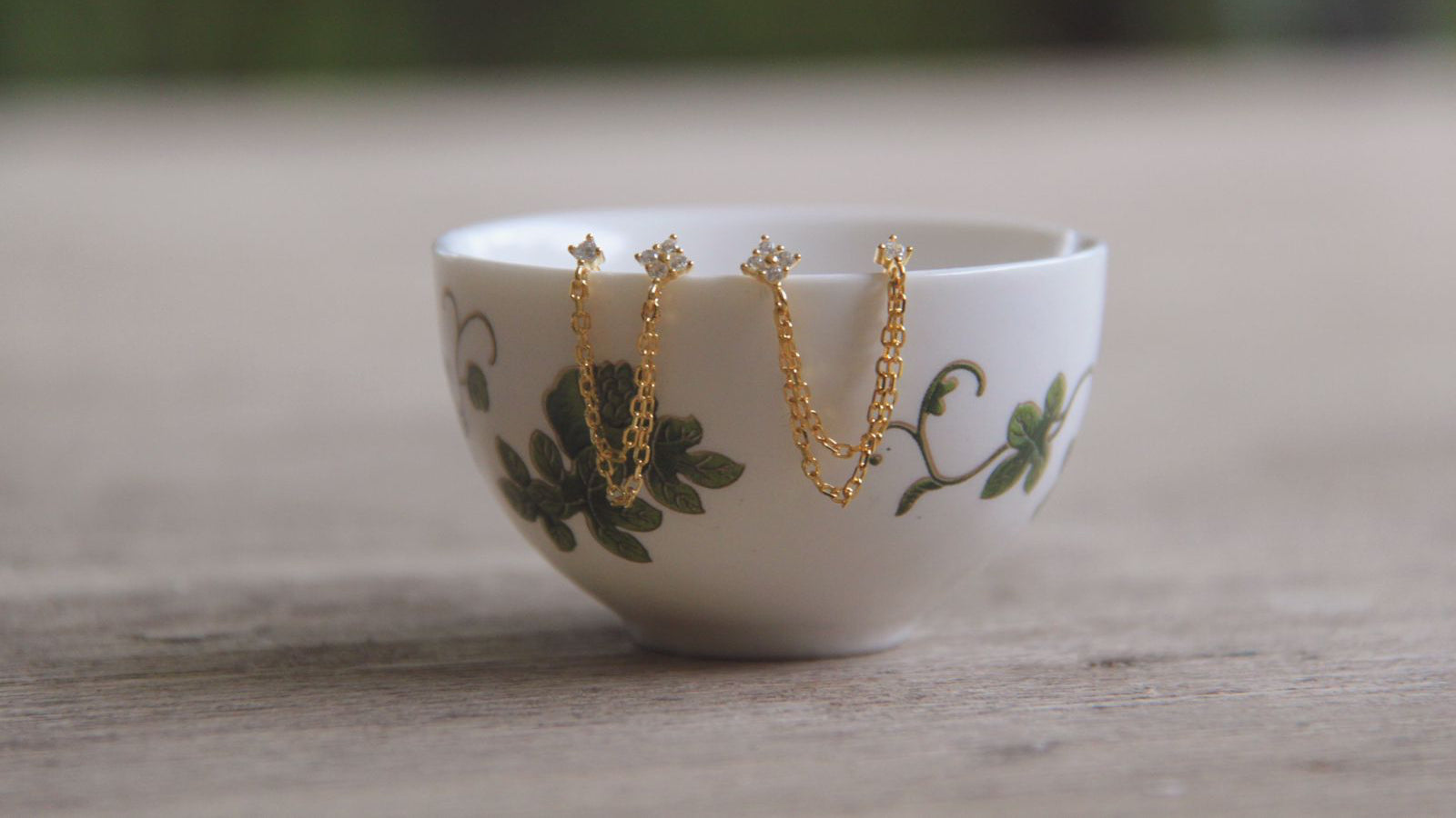 Double chain hanging clover earring pair