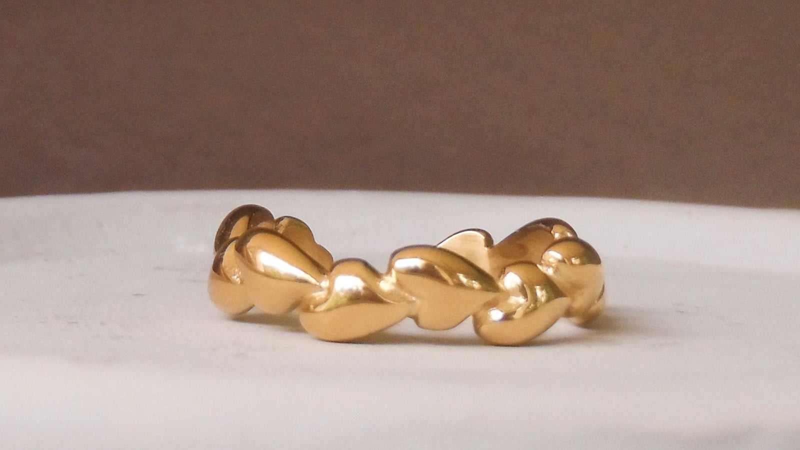 Side hearts ring