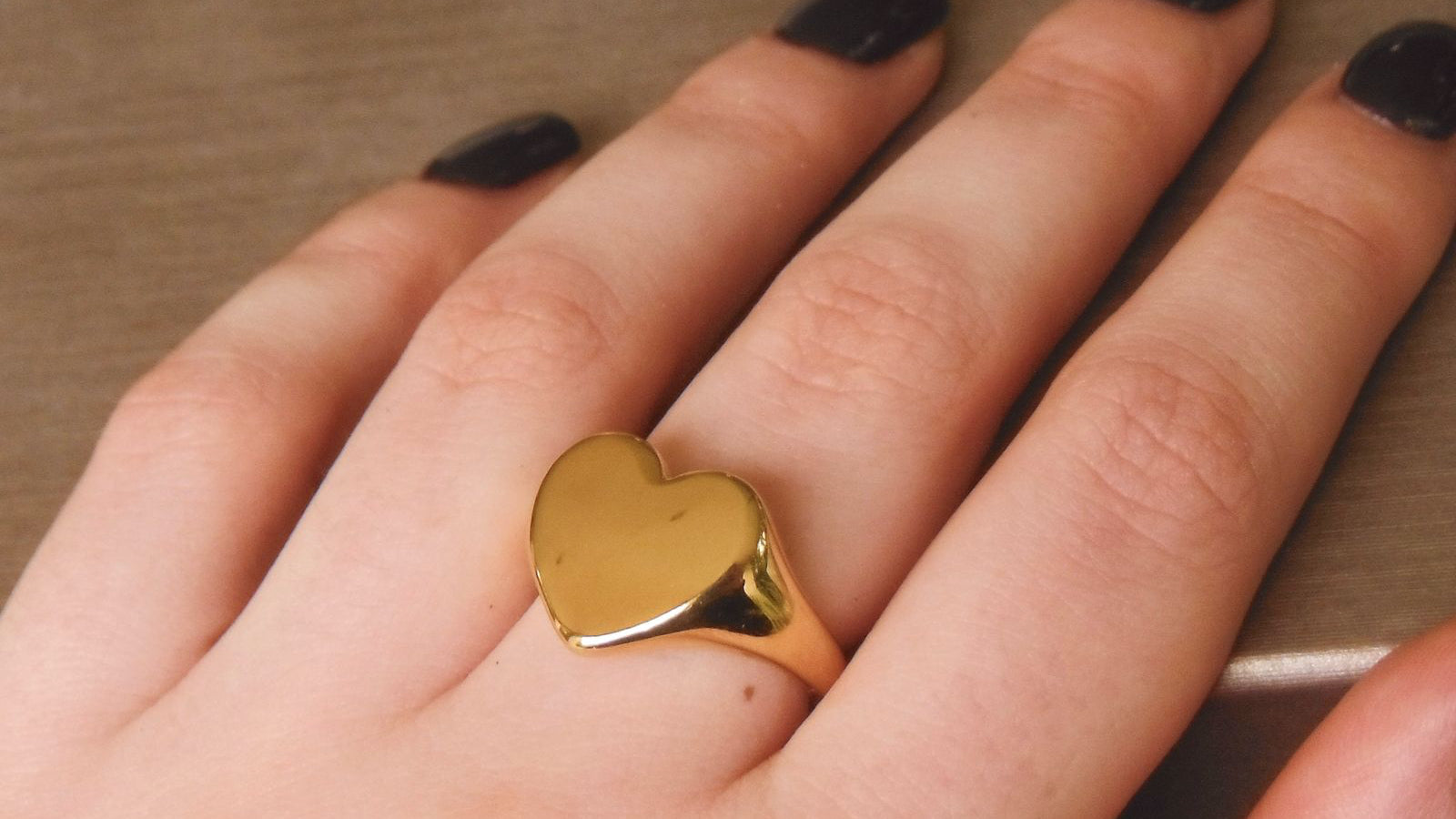 Single heart ring