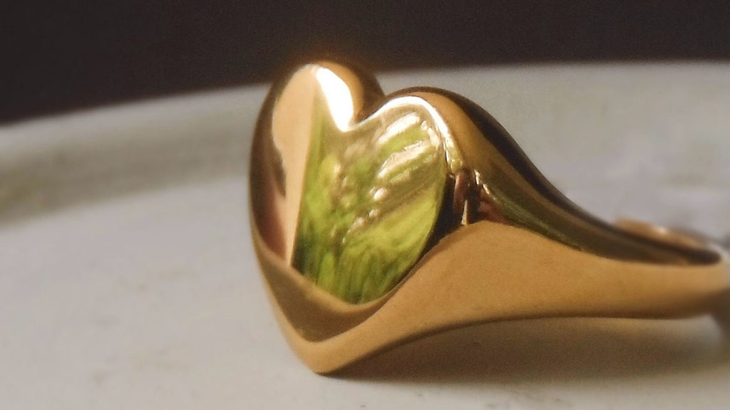 Single heart ring