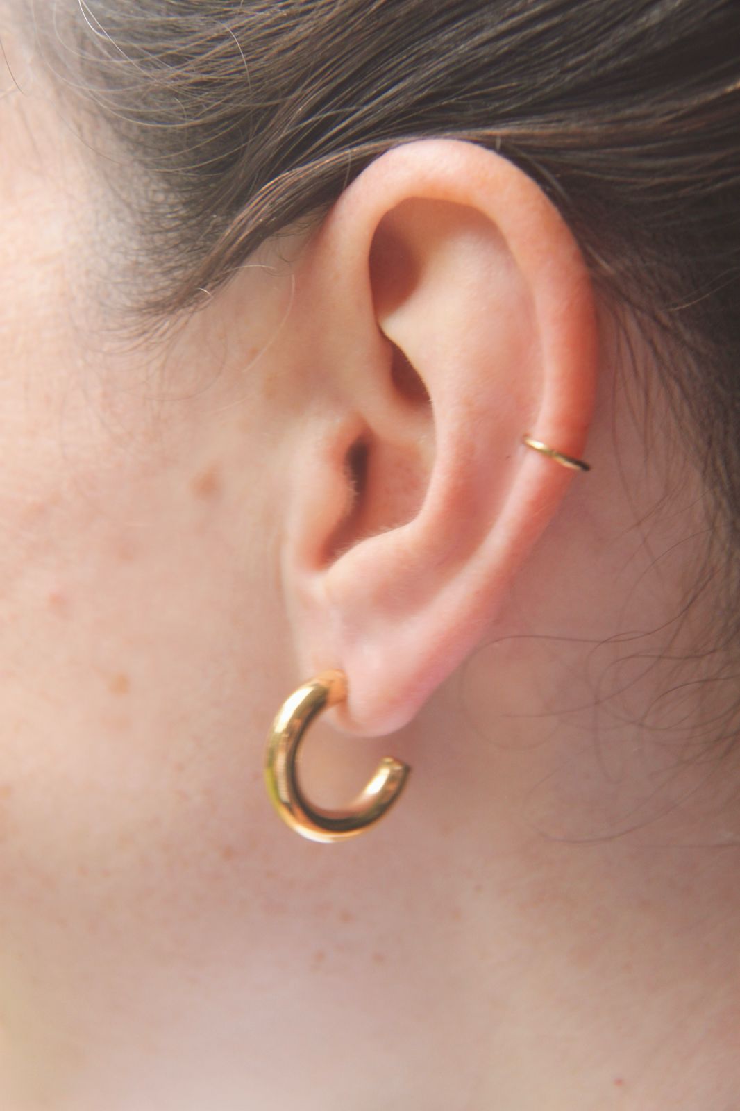 C-shaped hoops