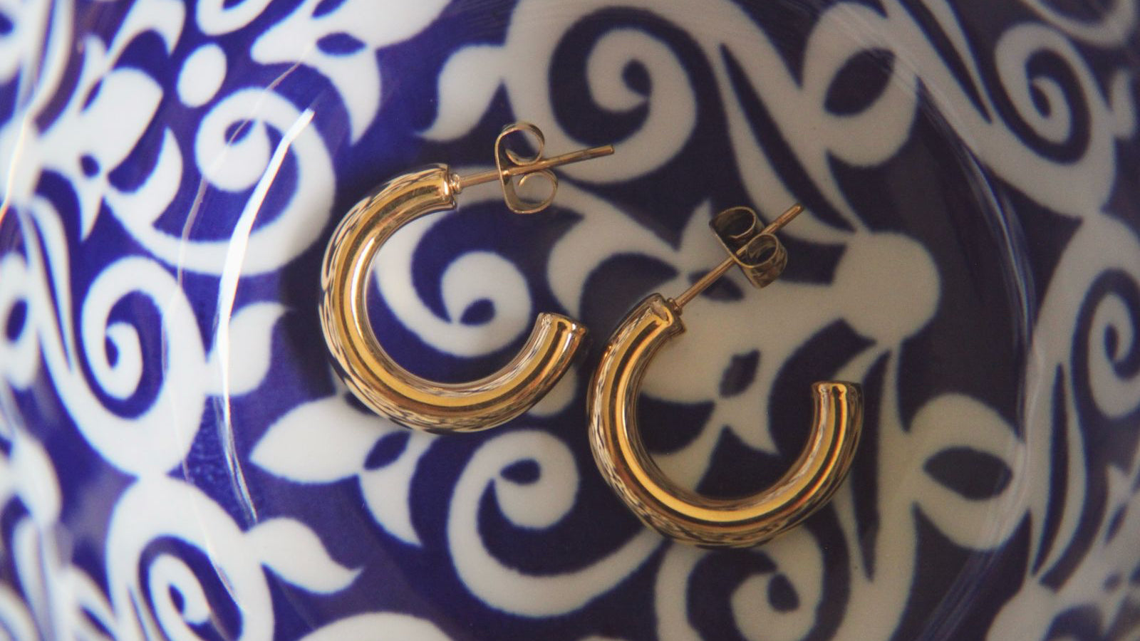C-shaped hoops