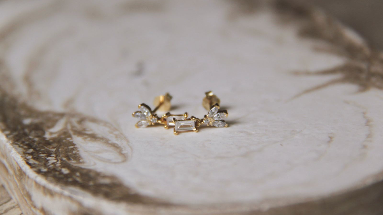 Crown and rectangle diamond studs