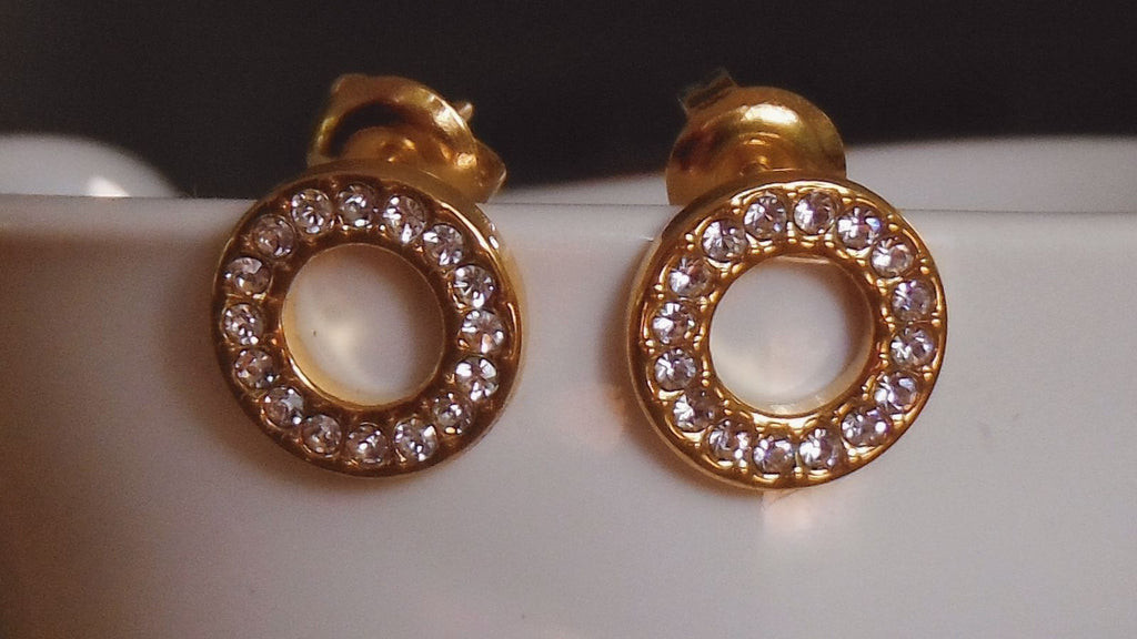 Diamond circle studs