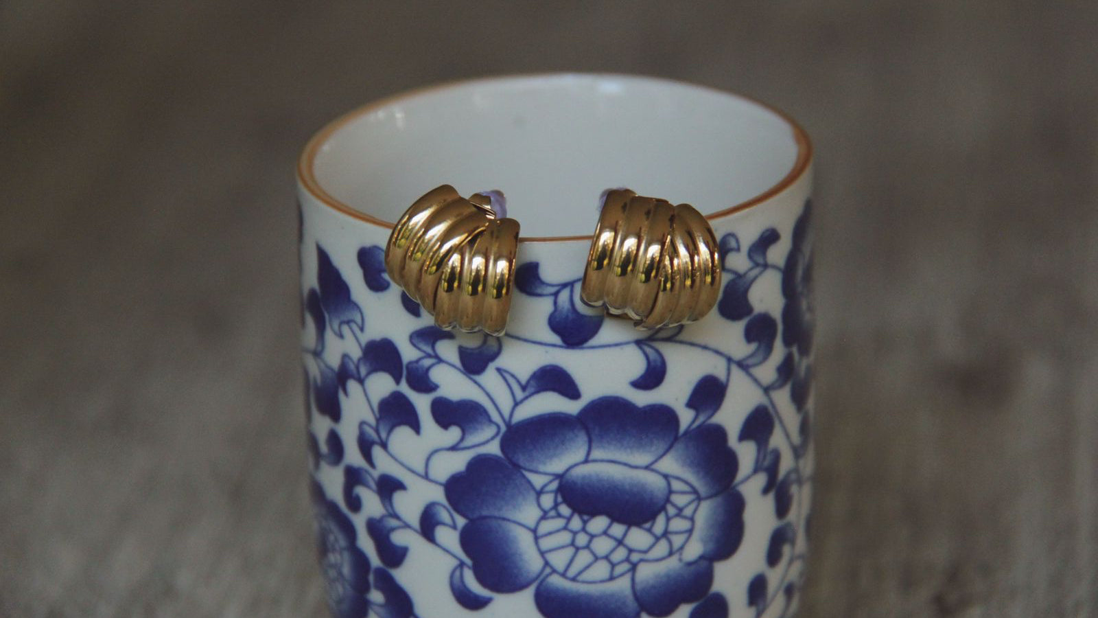 Knotted gold earrings