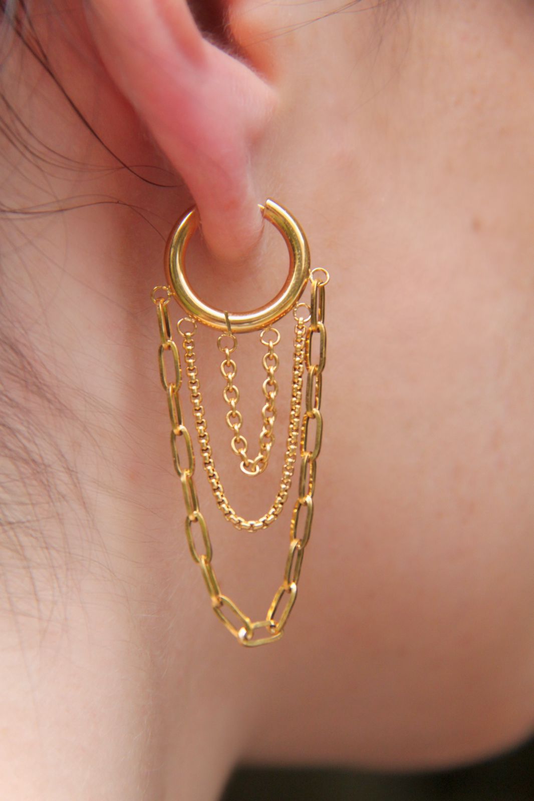 Multi length chain hoop