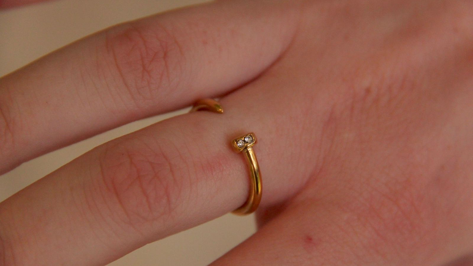 Nail-style ring