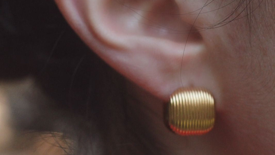 Ribbed clip earrings